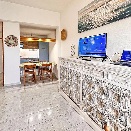 Rooster Home's Apartman *
